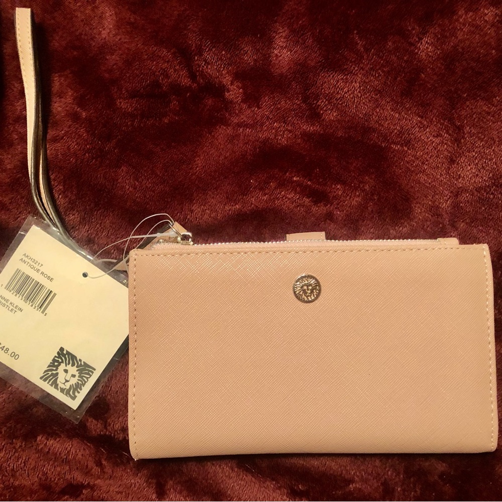 NWT !! Anne Klein Wristlet